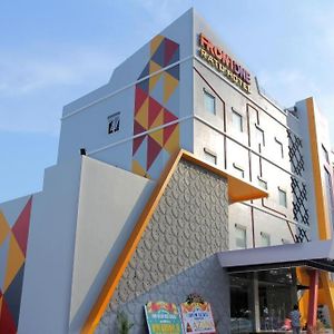 Front One Hotel Nganjuk